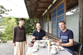 日本树莺的旅店(Uguisu No Yado)