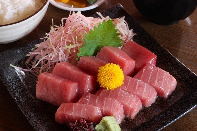 昼食例　伊勢マグロお造り定食