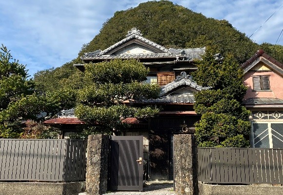 昭和9年に建てられた純和風とモダンがミックスした木造建築