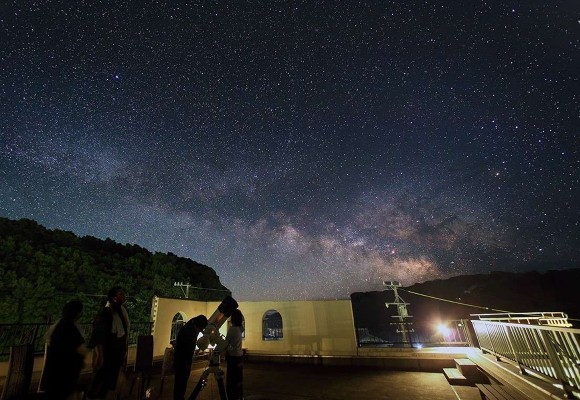 満天の星に出合える星空テラス