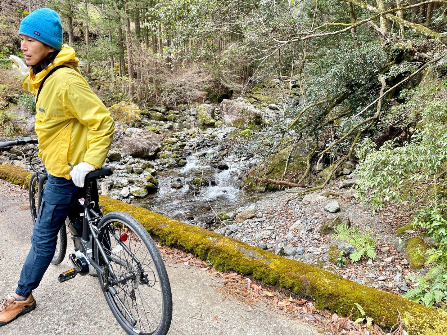 E-bikeの森林サイクリングでリフレッシュする山荘ワーケーションステイ